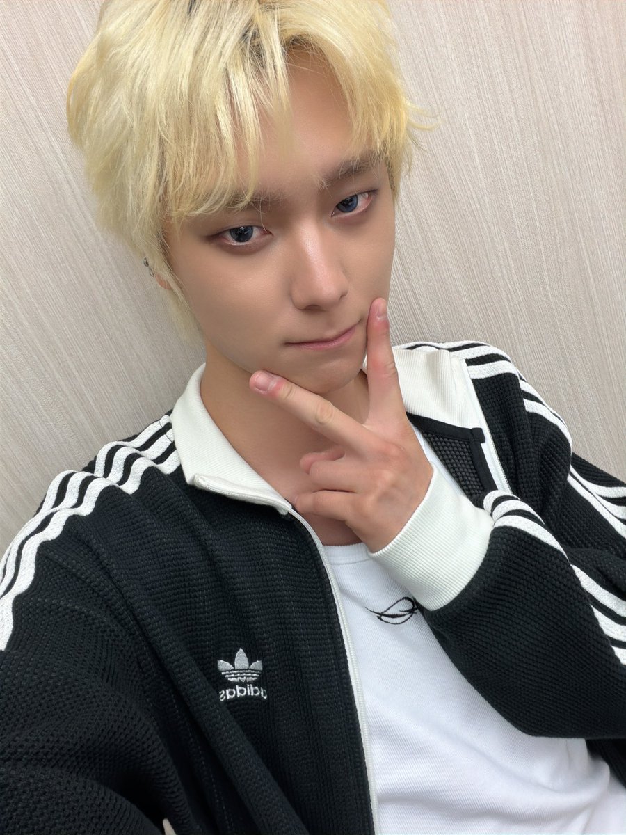 OX] 最後まで本当にありがとう。また会おう 💙🌙 #OMEGA_X #오메가엑스