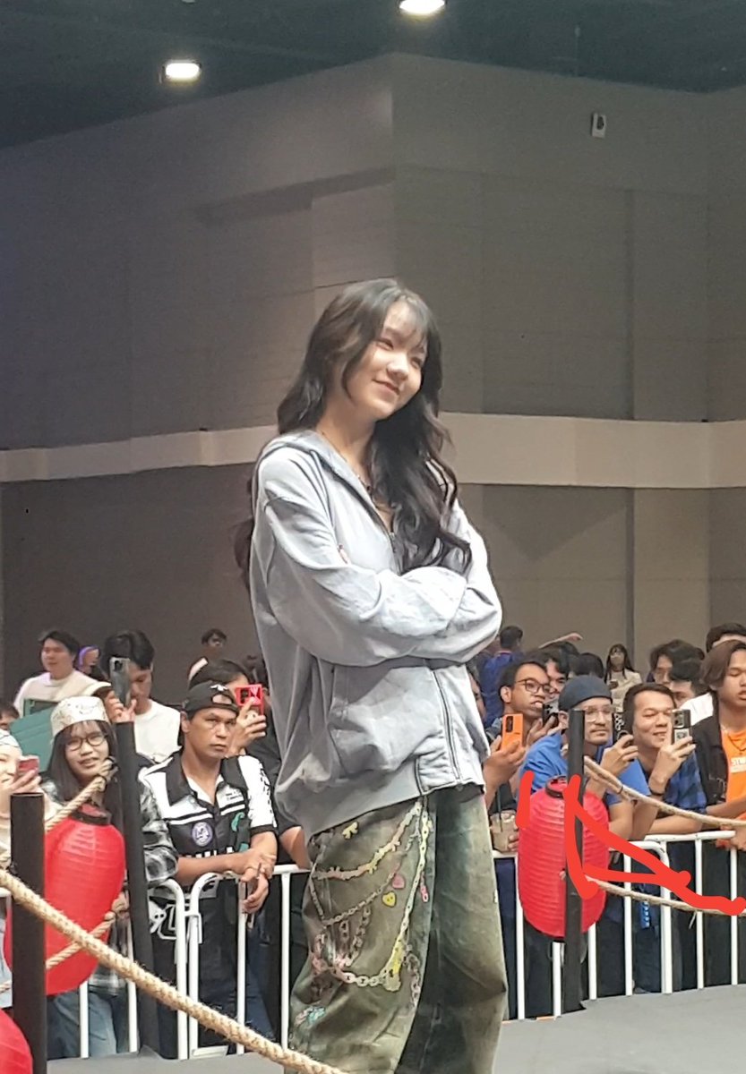 Supasup5's tweet photo. คนนี้อะไม่ได้ไปเจอเลยเกือบสองเดือน ไม่ค่อยคิดถึงหรอกนะ(มาก) ดีใจที่ได้เจอทุกครั้งเลยนะเติมพลังใจมั้ก ยินดีด้วยกับเซมบัตสึนะ ตะโกนสุดเสียงทุกครั้งที่มีชื่อประกาศออกมาแม้จะมั่นใจว่าติดอยู่แล้ว วีคหน้าเจอกันในงานของออกัสเบบี้นะ สองวันนี้เก่งมาก พักผ่อนเยอะ ๆ นะ 🫶🐧🩵
#monetbnk48 https://t.co/VqZ2Kc1Vgq