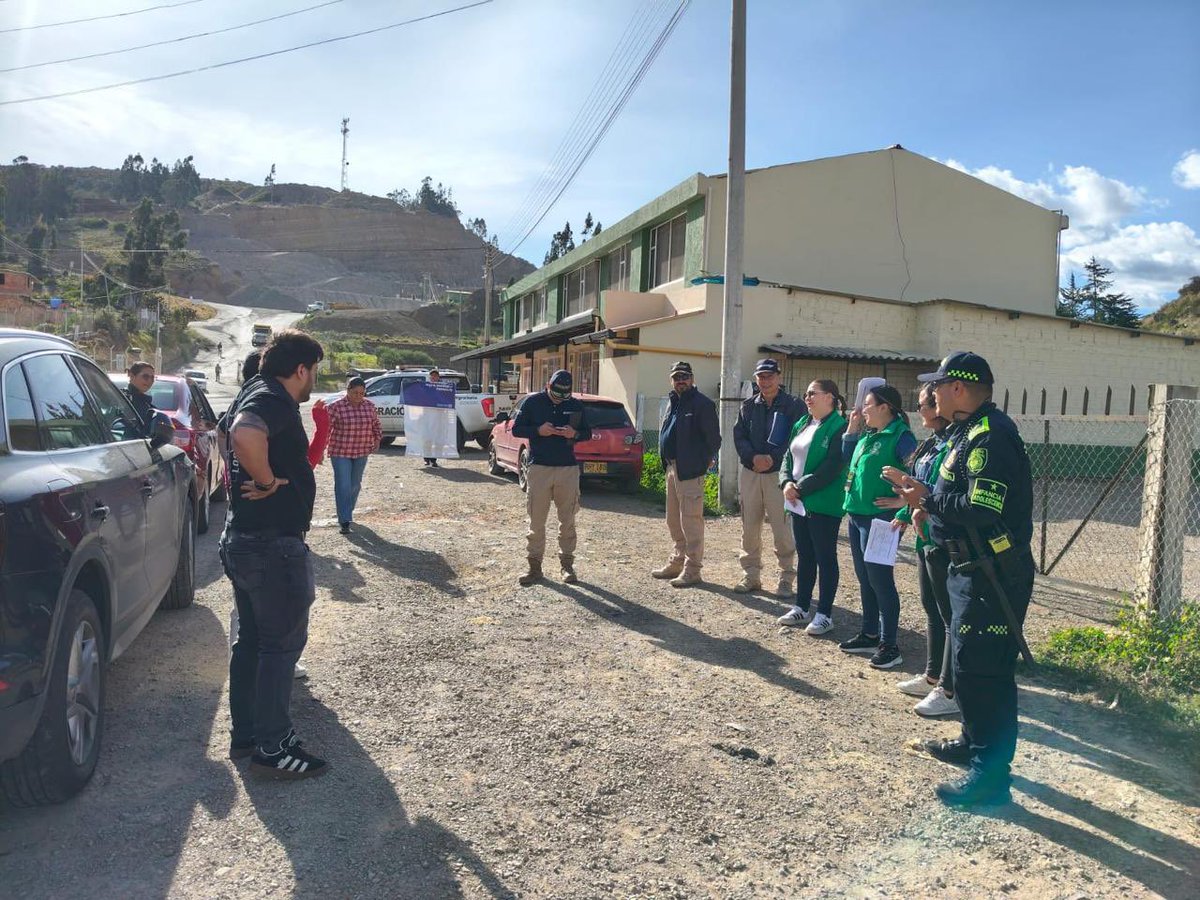 ICBFColombia's tweet photo. #BienestarBoyacá | Desde el Equipo Móvil de Protección Integral (EMPI) realizamos una jornada de sensibilización para prevenir la trata de personas y la explotación sexual comercial de niñas, niños y adolescentes en la vía Tunja–Samacá, junto a @ProteccionPonal y @MigracionCol. https://t.co/yzy2fVS4om