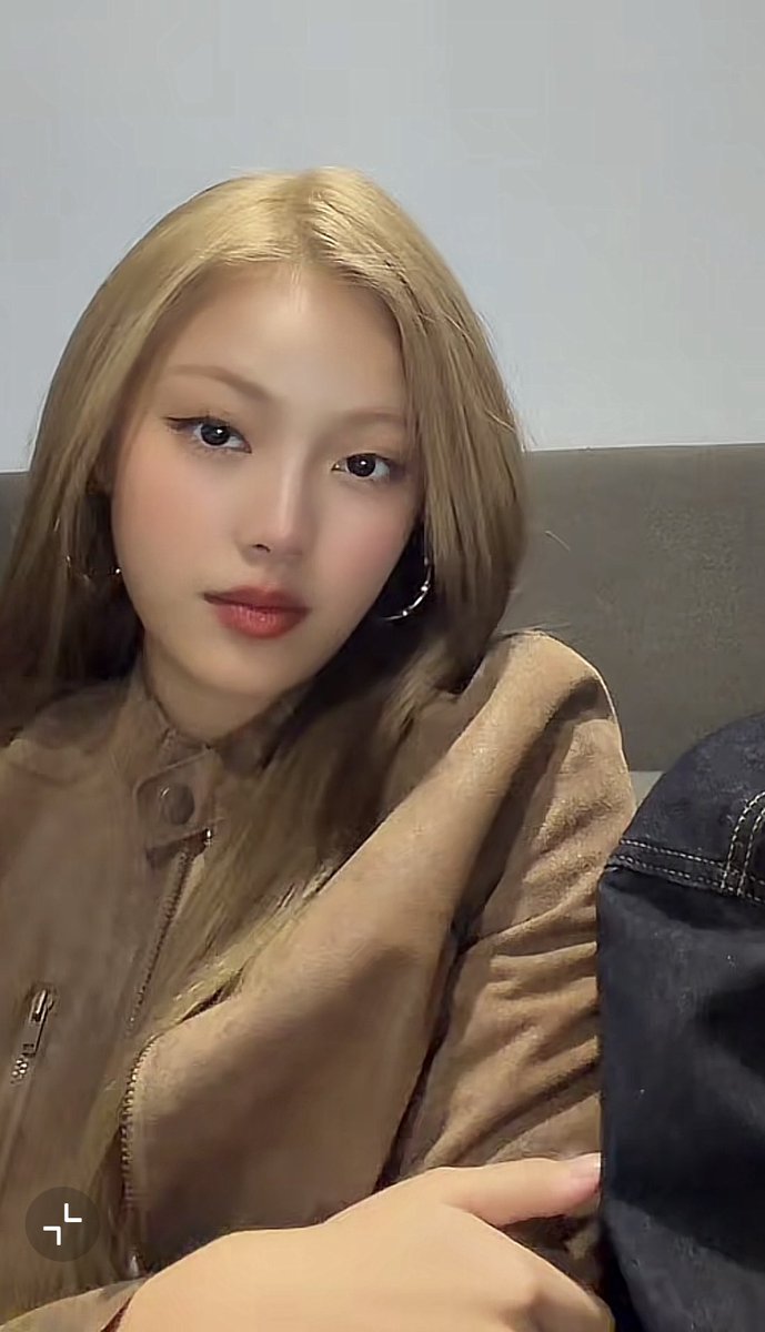 yeh0205f's tweet photo. You went live just before I boarded my flight.😂You ended the livestream only five minutes before boarding.🤣Your timing is seriously perfect 55555. See you next time! 🥺🫶 https://t.co/0eDfcNBYBW
