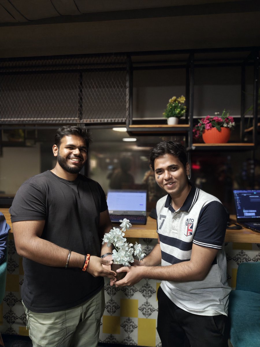 NisargPatel5563's tweet photo. Guys who don't come to meet ups...
are missing that fun that we do at every events 😂😂😂

Do join us to such exciting and fun events at vadodara and keep connecting peps 🤝 https://t.co/CAZZqPnLbU
