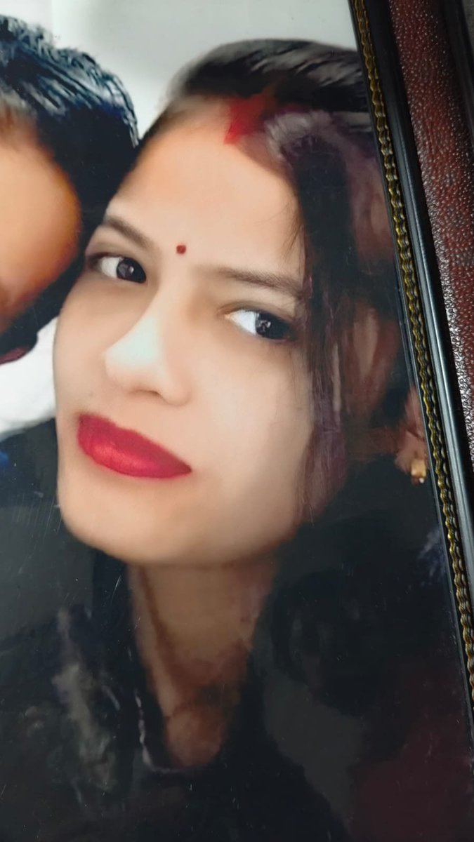Newslive1234's tweet photo. मैनपुरी 

मामूली कहा सुनी के बाद देवर ने भाभी की गर्दन में धार दार हथियार से किया हमला

खुद भी फांसी लगाकर युवक सनी ने दी जान

भाभी प्रज्ञा गंभीर रूप से हुई घायल 

गंभीर हालत में सैफई कराया गया भर्ती

मृतक युवक अपनी बुआ के घर रह कर टाइल, पत्थर का करता था काम https://t.co/0GzXgpZeR0