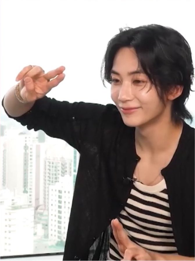 flamehanie's tweet photo. JEONGHAN SO HANDSOME!! FINALLY SEEING HIM WITH ANOTHER HAIRSTYLE SINCE HIS DISCHARGE 🥹🖤

— 260726 #정한 #JEONGHAN #ジョンハン https://t.co/QdUUuCNDFY