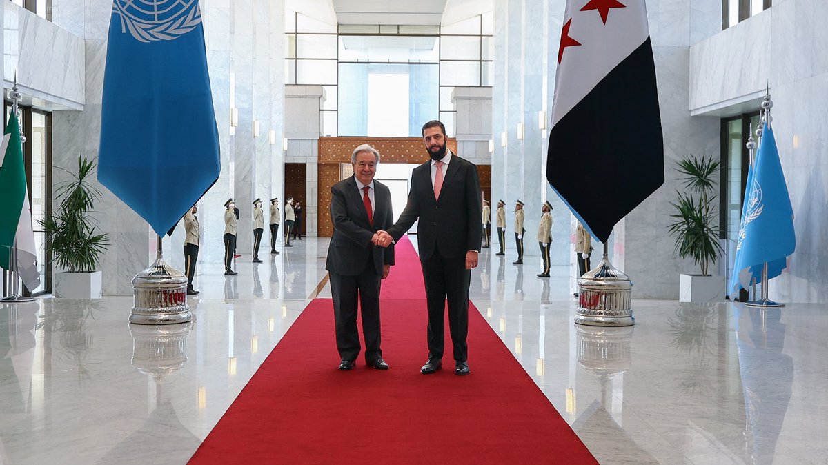 SSJ__official's tweet photo. 【News】
25th July, UN Secretary-General Guterres visited Syria and held talks with President Ahmad Al-Sharaa. His visit—the first by UNSG to Syria in 17 years—reaffirmed UN development support for Syria’s reconstruction, as well as its sovereignty and territorial integrity.

The Secretary-General’s visit marked the first by a UN Secretary-General to Syria since 2009. Following President Ahmad Al-Sharaa’s address to the UN General Assembly last year, the visit provided another important opportunity to demonstrate the presence of a liberated Syria in the international community.

During the meeting, Secretary-General Guterres emphasized the need to strengthen the United Nations’ support for Syria’s reconstruction, stating that “They (Syrian people) should not have to carry the burden of recovery alone.” He stressed the importance of the international community standing together to support the new Syria as it embarks on rebuilding the country.

SSJ welcomes this visit as an important step forward in Syria’s post-Assad reconstruction. As Secretary-General Guterres himself described it, the visit represents “a moment for partnership and solidarity”. The Secretary-General is also scheduled to address the Syrian People’s Assembly on Monday, and SSJ will continue to closely follow these news .

Stand with Syria Japan (SSJ)

Photo: © Syrian Presidency