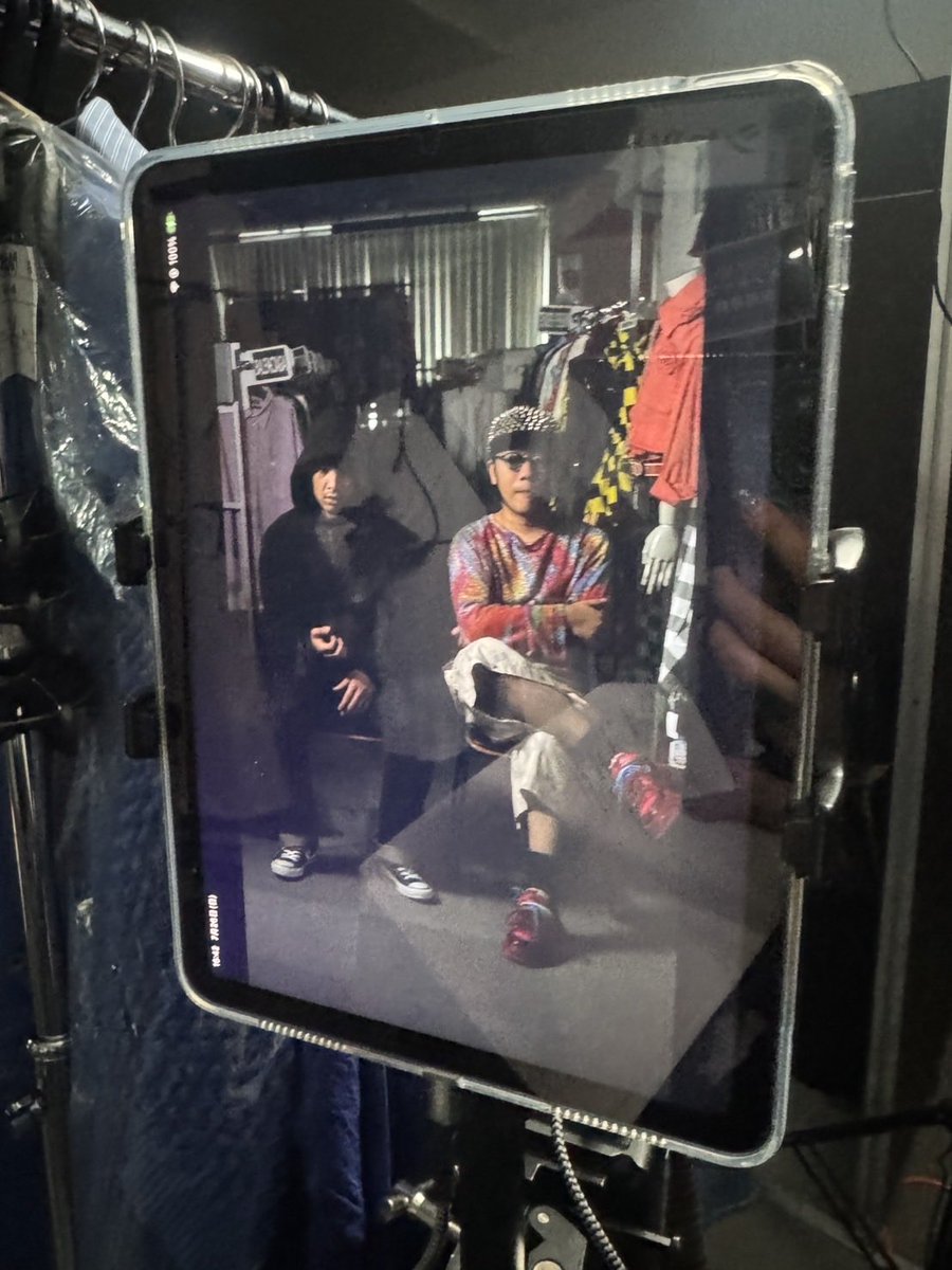7tosati's tweet photo. 今日38歳になった
ファンミは今まで以上に面白くこれも協力してくれたキャスト&amp;ファンのおかげです。どうせ全然売れないので今まで以上に尖って、更に腕磨いて自分の世界でこれまで以上に勝負します。俺に才能なくなるまで付き合ってくれ。

今日も変わらず撮影
監督やりながら4役死ぬかと思った。 https://t.co/8GGZ7s8eSy