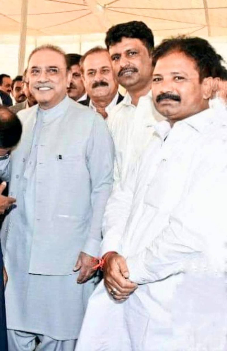 ShakeelChPPP's tweet photo. ہم بلاول بھٹو بینظیر کے جیالے مفاہمت، تدبر اور جمہوری استحکام کی علامت، وفاق پاکستان کو مضبوط کرنے والے عظیم رہنماء جانثار مملکت صدر آصف علی زرداری کو ان کی سالگرہ کے موقع پر انہیں سلام بینظیر پیش کرتے ہیں 

#پاکستان_کھپے 

@AAliZardari 
#HBDPresidentZardari https://t.co/eUZ1DOKRsh