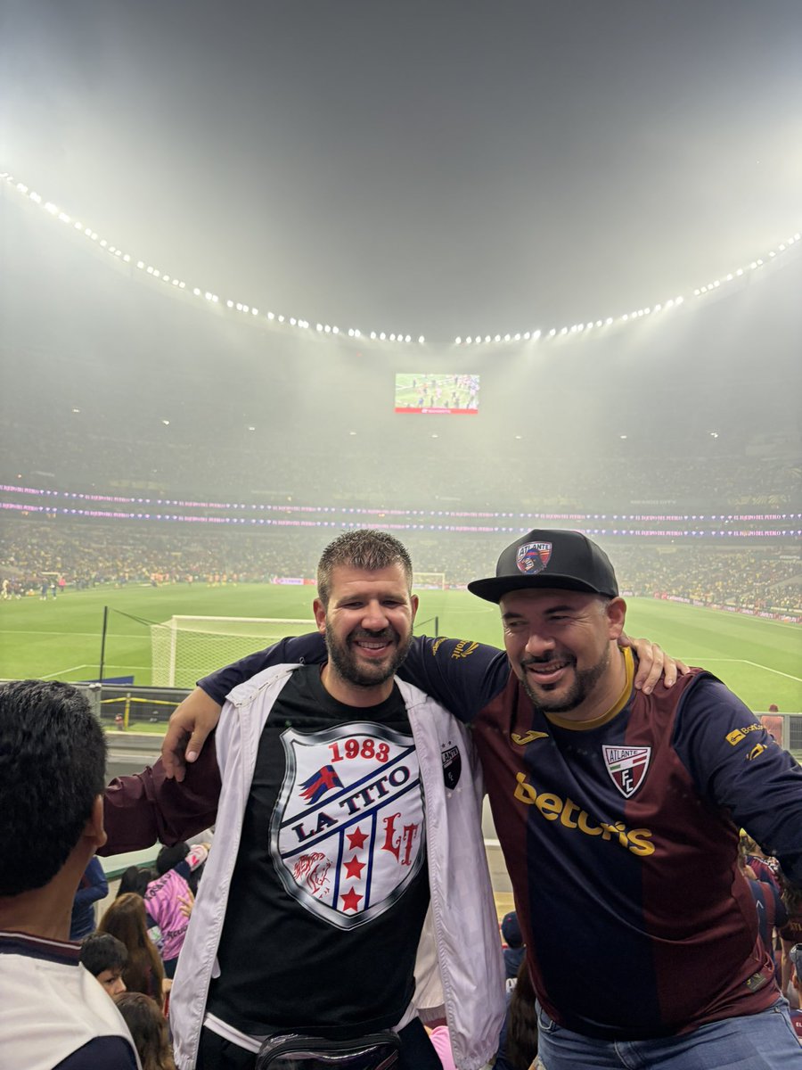 javore_mostar12's tweet photo. ATLANTE 🐴 1-1 🦅 América ⚽️ EMOTIVA noche la del viernes en el Tres Veces Mundialista. Fútbol, cerveza, AMIGOS y mucha nostalgia. ¡Los Potros de Hierro están de vuelta! 🥳 #LT12 #RK https://t.co/ZHFVNE2juV