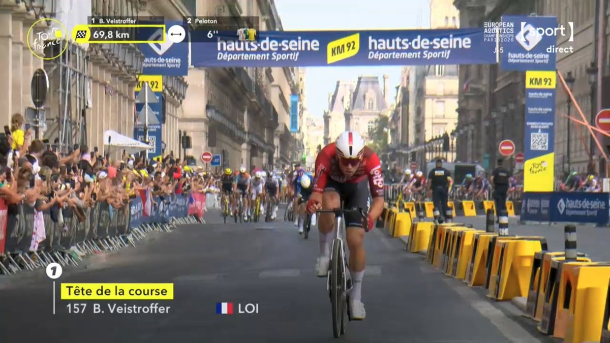 LeTour's tweet photo. 🙌 Arche KM92 🙌

Le Département des #HautsDeSeine, partenaire du Tour de France, récompense chaque année un coureur pour son engagement au service de son équipe avec le Prix du Super équipier du Tour.

Ton leader est légèrement décroché au sommet de la Butte Montmartre, quelle est la bonne attitude à adopter ?

1. Rester à ses côtés et se mettre à son rythme
2. Rester à ses côtés mais imprimer un rythme rapide pour tenter de rentrer sur le groupe de tête
3. Tant pis pour lui, tu joues ta propre carte

👋 @hautsdeseinefr l #TDF2026