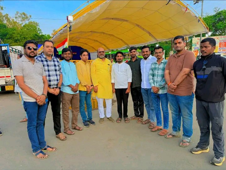 DhurveDevendra1's tweet photo. "कारगिल युद्ध में" अपने प्राण न्योछावर करने वाले अमर जवानों  को कारगिल चौक मे श्रद्धांजलि दी ओर वीर शहीदों को नमन किया।

जय हिंद 🇮🇳
@Hkhandelwal1964 https://t.co/GB2HHkt3lS