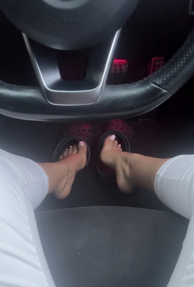 pakqueen_mia's tweet photo. Relapse for Pakistani feet shrimpy 😘 https://t.co/UfUaJ5ZmHJ
