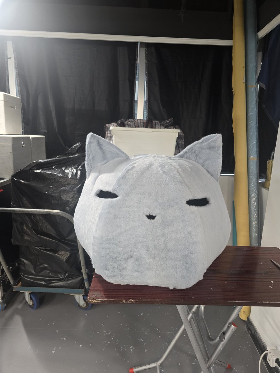 yue_lung's tweet photo. 道具作りのため、ここ1ヶ月死ぬ気で頑張った...
完成品は芝居が公開してから載せるね。
こういう着ぐるみ的な道具を作るの初めてで要領が悪くて思っていたより苦戦した…
やっと完成できた！感無量… https://t.co/NmkhNNCjbf