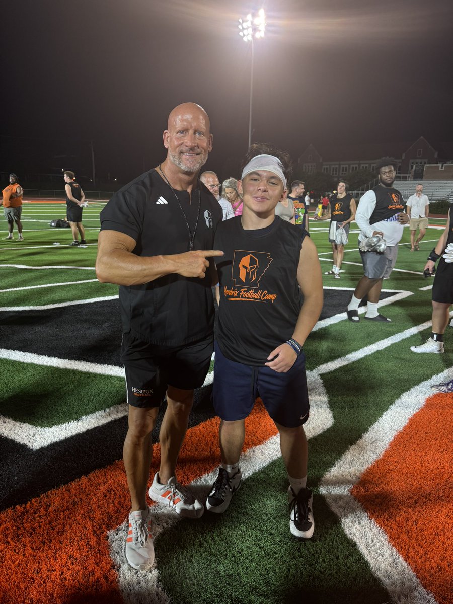 JacobWalker5313's tweet photo. Had a great time at @HendrixFootball under the lights camp Friday night. Really enjoyed working with @CoachSchultz_DC and @RussHeidiSLC.  

@BVille_West_FB @PrepRedzoneAR https://t.co/CdxY3JCnmo