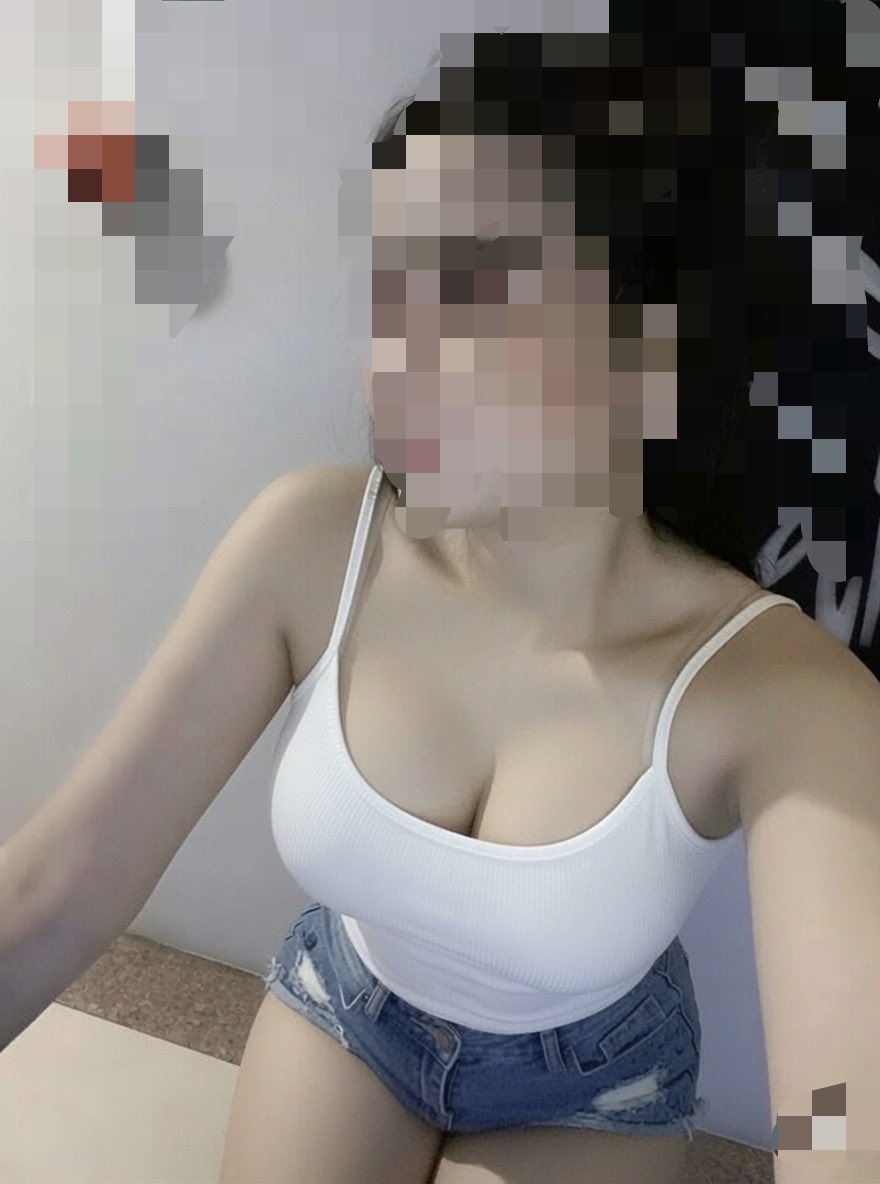 Kiu15cm11's tweet photo. Vợ người khác lúc nào cũng 😋 https://t.co/AlZjnnECBw