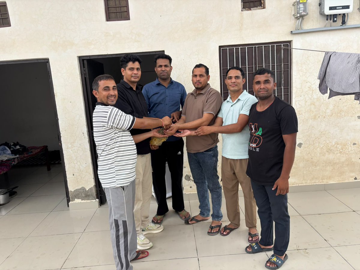 VinodGarhwal001's tweet photo. 👉👉समेजा कोठी,रायसिंह नगर,#गंगानगर में शिक्षक साथियो क़ो पीले चावल देके 5 अगस्त क़ो जयपुर में 3rd ग्रेड शिक्षक महा आंदोलन में शामिल ���ोने के लिए प्रेरित किये और इस मुहीम क़ो आगे बढ़ाने की प्लानिंग बनायीं ✊✊✊

सभी शिक्षक साथियो से निवेदन है की ��पने आसपास शिक्षक़ो क़ो प्रेरित करे और जयपुर पहुंचे 🙏🙏🙏🙏🙏