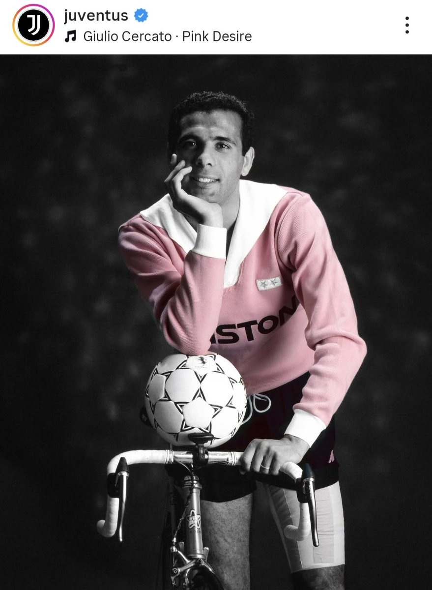 AleTanzini's tweet photo. Il mitico Roberto #Galia con il kit away della #Juventus stagione 1987/88
🤍🖤 https://t.co/H8cXOAIGq7