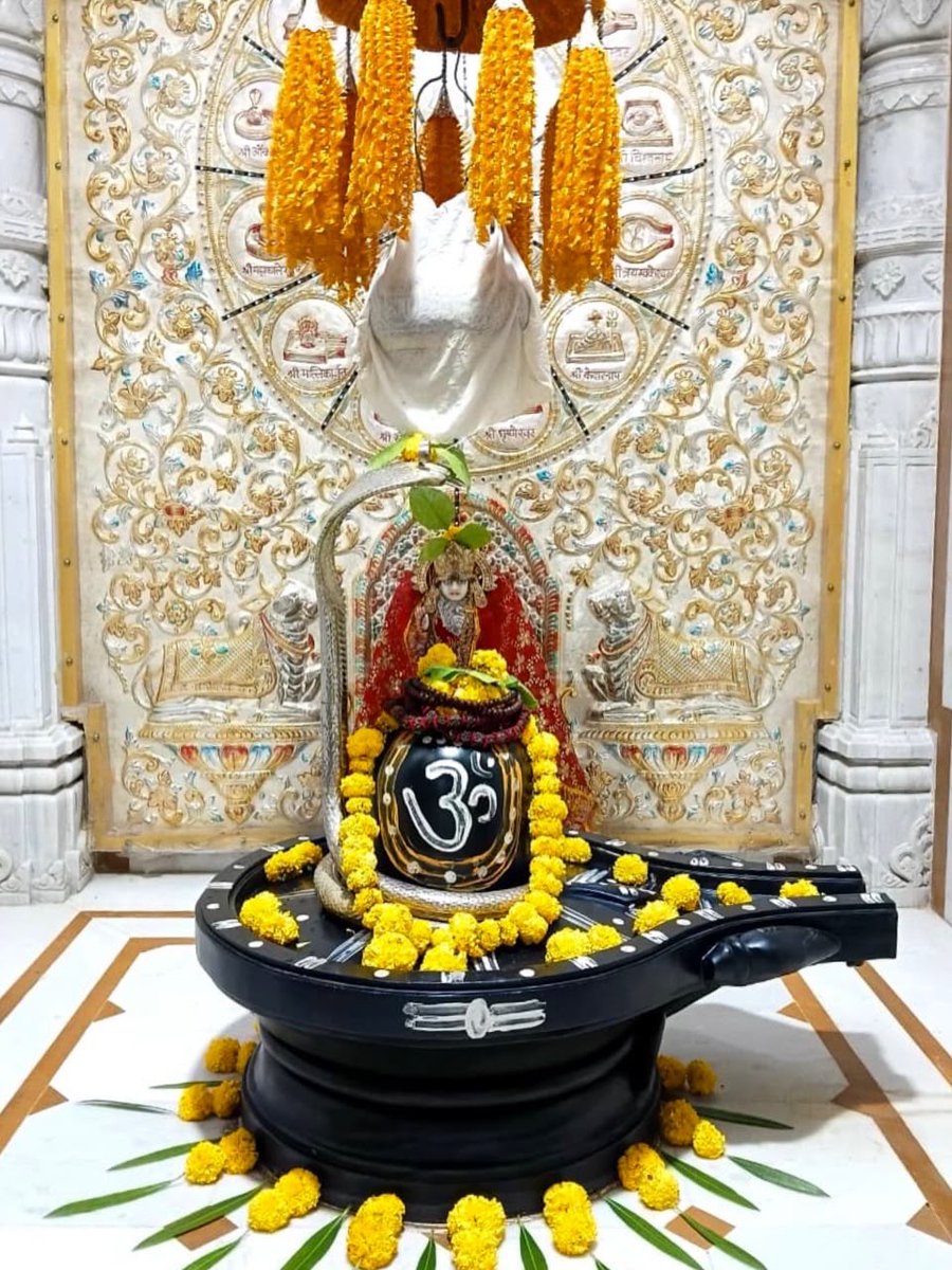 VaradaHanumanji's tweet photo. श्री हनुमानजी मन्दिर, वराड़ा
॥#जय_श्री_राम॥
🙏 श्रींगार दर्शन 🙏
रविवार, 26 जुलाई 2026
मारवाड़ी मो. सं. २०८३
आषाढ़ शुक्ल पक्ष, १२ (द्वादशी)
Sunday, 26 Jul 2026
Shree Hanumanji Mandir, Varada
#WaradaHanumanji #Hanumanji #Varada #Hanuman #JayShreeRam #हनुमान #सिरोही #Warada https://t.co/HrrN6aU5dy