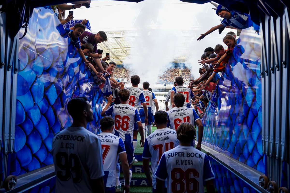 FCPorto's tweet photo. Nothing but love💙 https://t.co/ep92mopHLA