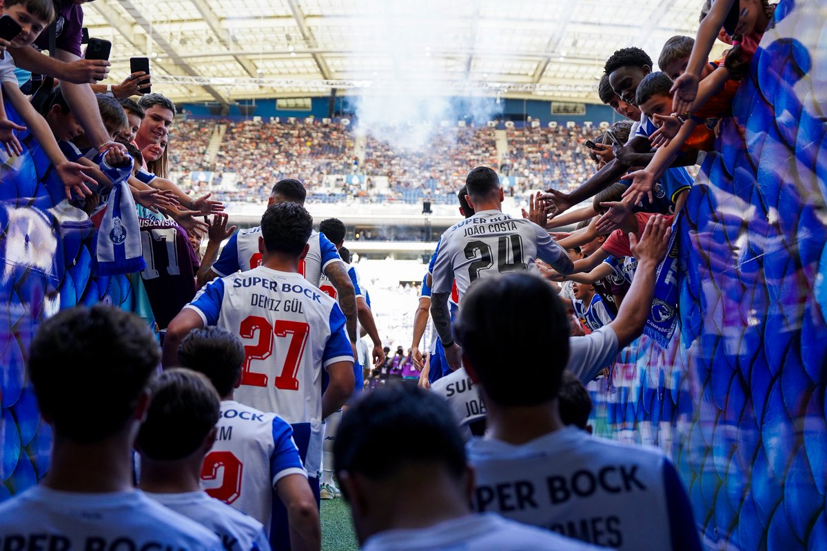 FCPorto's tweet photo. Nothing but love💙 https://t.co/ep92mopHLA