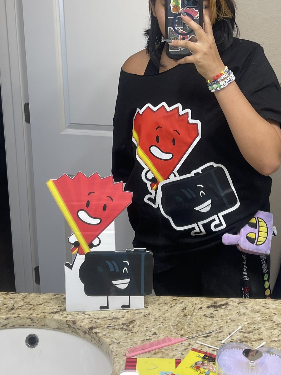 moonicicle14's tweet photo. You guys like my shirt 🥹 https://t.co/ybWzApVNF5