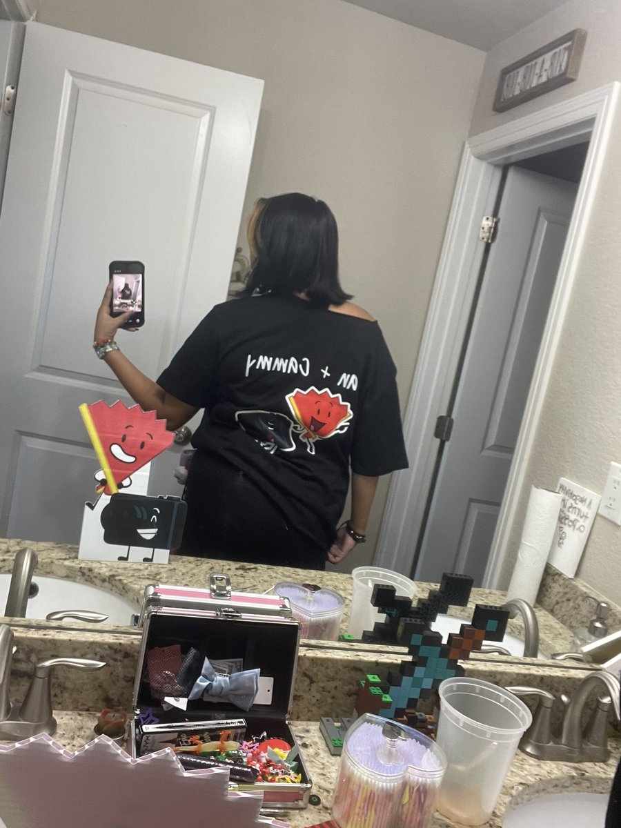 moonicicle14's tweet photo. You guys like my shirt 🥹 https://t.co/ybWzApVNF5