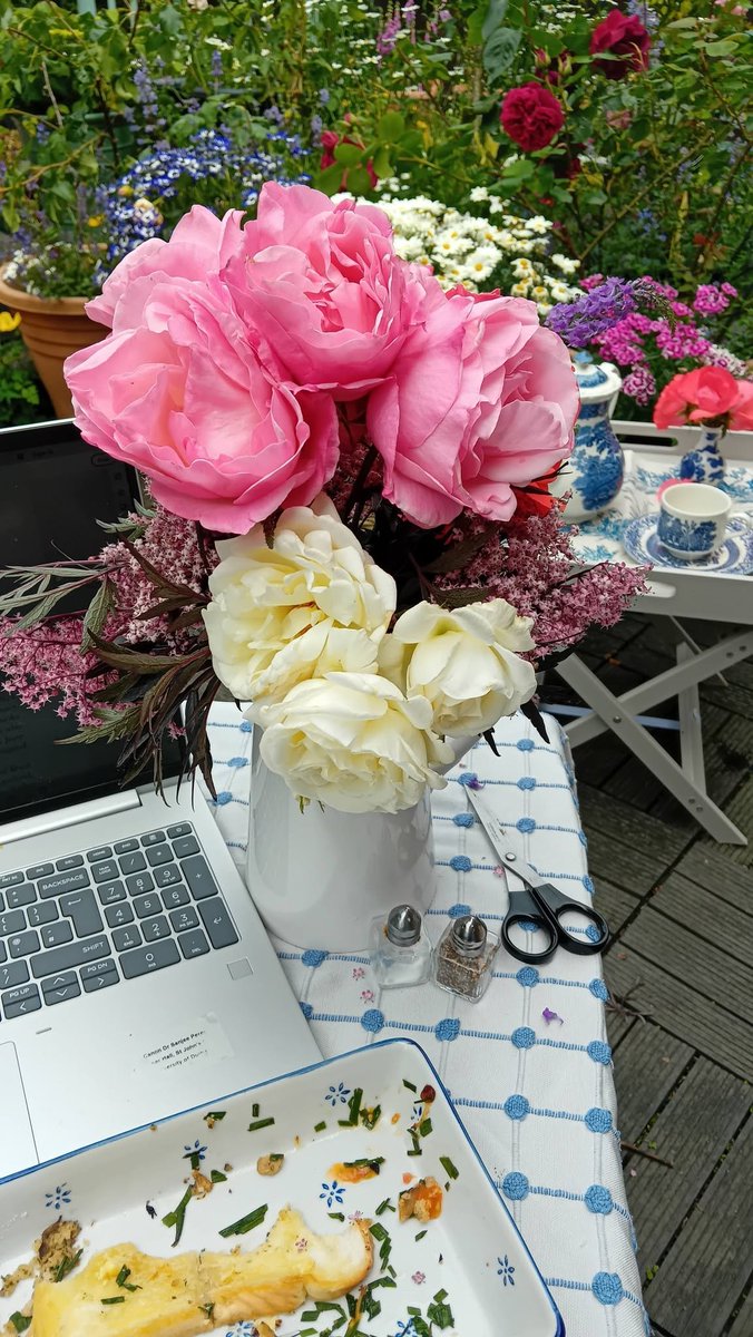 SanjeePerera1's tweet photo. Very sad to hear of the passing of #DavidAustinJnr @DAustinRoses. His was a legacy that scented a planet. Prayers for his family as the great Gardener welcomes this talented Rosarian into that perfect garden of light! 

Rest in Peace and Rise in Glory! https://t.co/w5I6sU4FAE