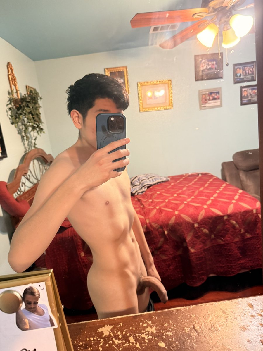 R1c00ED's tweet photo. Looking like we’re going to have some fun tdy definitely a lot of cum and juices all over the bed also a lot of squeaking 😈😘😝 https://t.co/Tygn9yatWV