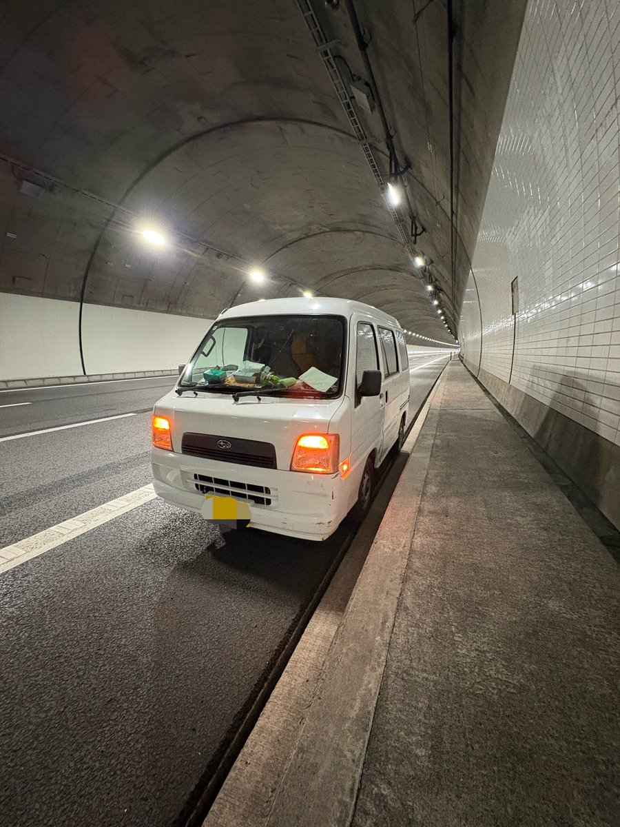 no_tmsy's tweet photo. 三八高速道路不動、大阪兵庫断念。
大好兵庫人多数、合流不可。
我圧倒的地獄気分
積載車到着二時間後、便所我慢限界選手権突破、次日二輪車自走。我良気分
明後日新幹線東京帰宅、三八東京積載車廃車。
尚、四日前銀三八廃車、明後日白三八廃車。

【終】 https://t.co/hC5ktqdXhU