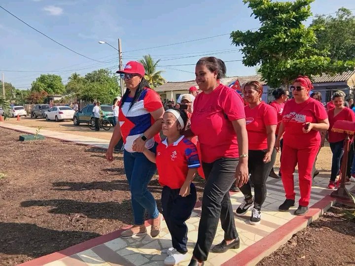 YanetsyTerry's tweet photo. #ProvinciaGranma. Entregadas este 26 de julio en #Bayamo 4 viviendas a partir de contenedores adaptados. La calidad ofrece condiciones óptimas a las familias beneficiadas. #EstaEsLaRevolución. @PartidoPCC @AsambleaCuba @PresidenciaCuba @GobiernoCuba @GobiernoGranma https://t.co/1LPEUEv6qt