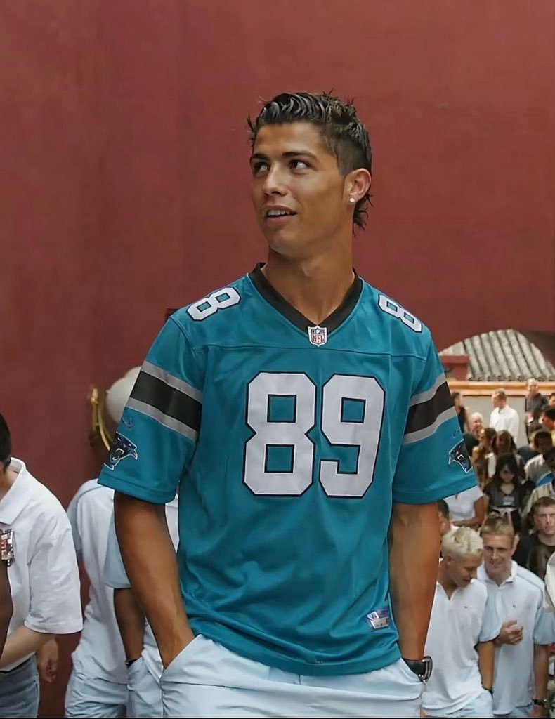 CR7Orbit's tweet photo. In 2009, Cristiano Ronaldo was voted as the most handsome human being in the world. https://t.co/ZgzVELz8Cb