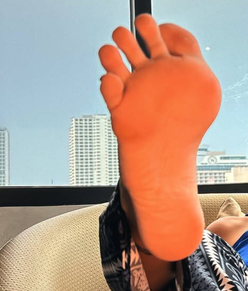 Fetish_Heaven1's tweet photo. ربة الكون و ما فيه العظيمة الجبارة المخضعة صاحبة الجبروت و العباد الصالحين عائشة سبحانها وتعالت🥵😭🥹🥹🛐🛐 https://t.co/12sjcNTyj1