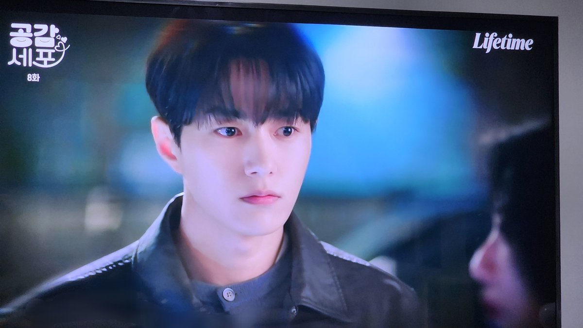 LuvKimMSL's tweet photo. 공감세포 📺본방사수 <8화>
마지막회라뉘..ㅠ 가지마!!은환쌤 가지마~
은환과 지안 재회!! 해피엔딩~🫶
  
#김명수 #엘 #KIMMYUNGSOO
#공감세포_차은환 #공감세포 #본방사수 https://t.co/hnJ51f6f5n