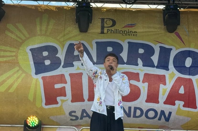 echoninediary's tweet photo. London got to hear Kuya Echo sing. 🥹✨🇬🇧

#JerichoRosales 
#barriofiestacaravanlondon2026 https://t.co/BXVEr6K0Aq
