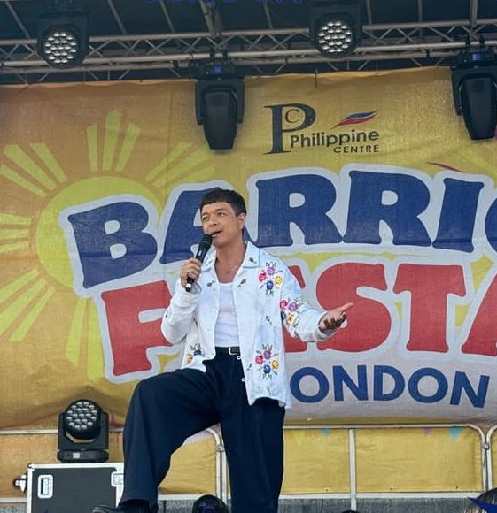 echoninediary's tweet photo. London got to hear Kuya Echo sing. 🥹✨🇬🇧

#JerichoRosales 
#barriofiestacaravanlondon2026 https://t.co/BXVEr6K0Aq