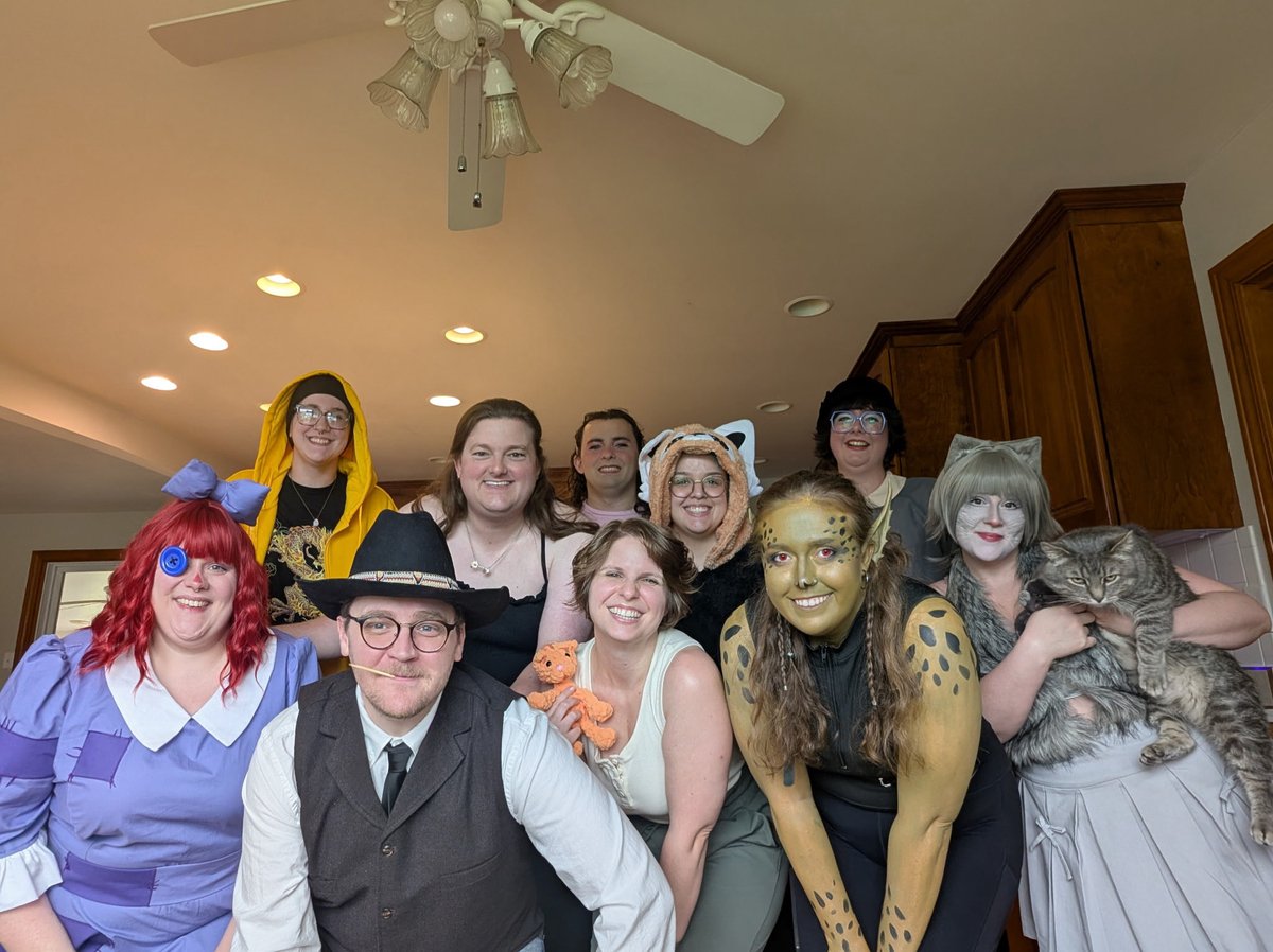 midsummerlass's tweet photo. celebrated the birthday girl @Danacles as some of her favorite characters!! 10/10 would dress up as a githyanki again🐸 https://t.co/XCwswaTbb1