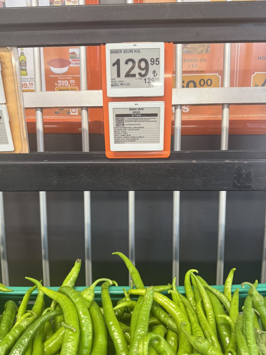 ZamHaberAjans's tweet photo. Migros’ta satılan bu 4 ürünün de son satış fiyatının kuruşu “95”. Bir mesaj mı acaba: 

🔹Sivri Biber: 129,95
🔹Soğan: 59,95
🔹Salçalık, közlemelik biber: 49,95
🔹Patates: 44,95 https://t.co/4ZsjU0uqHO