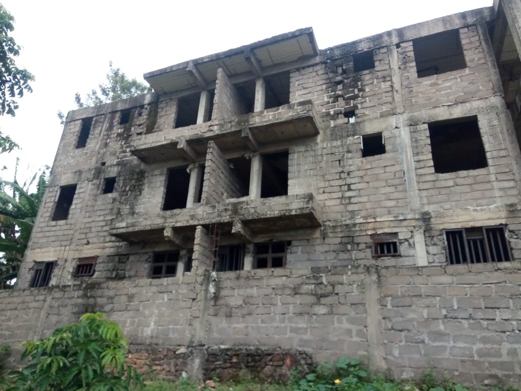 LeograndHomes's tweet photo. 📍Wasweta, Migori Town (5 plots behind Lake Oil Petrol Station, along the Migori–Rongo Rd )
• 0.1 Ha with ready title •
3-bdr house • Incomplete 3-storey block designed for 8 two-bedroom apartments • 3,500 unused cement blocks included • Two perimeter walls already in place. https://t.co/SFPkw5TqXK