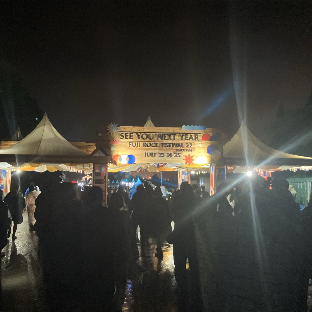 unko_explosion's tweet photo. 苗食で観る何年振りかわからないくらいの近距離で観る〆のオウガ、最高。遊んだね。お疲れ様でした。 https://t.co/7VpUApTuC4
