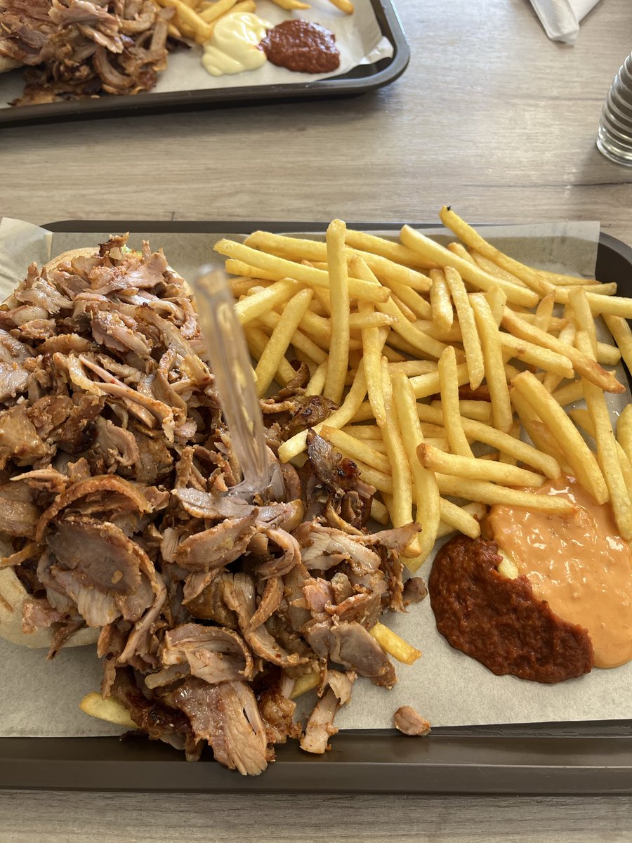 KMAN176's tweet photo. À mardi resto chaud tu m’as manqué 🥰 https://t.co/HlssWeGGb5