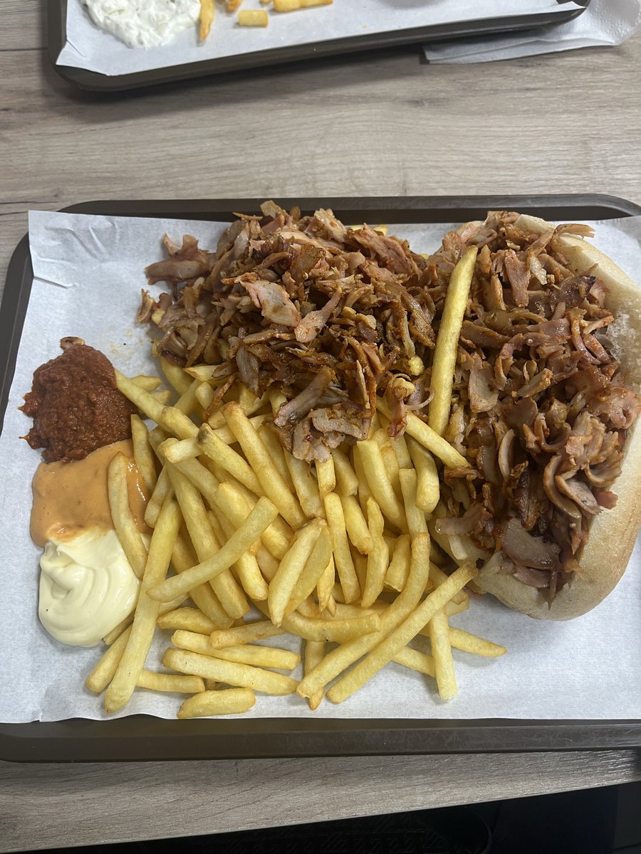 KMAN176's tweet photo. À mardi resto chaud tu m’as manqué 🥰 https://t.co/HlssWeGGb5