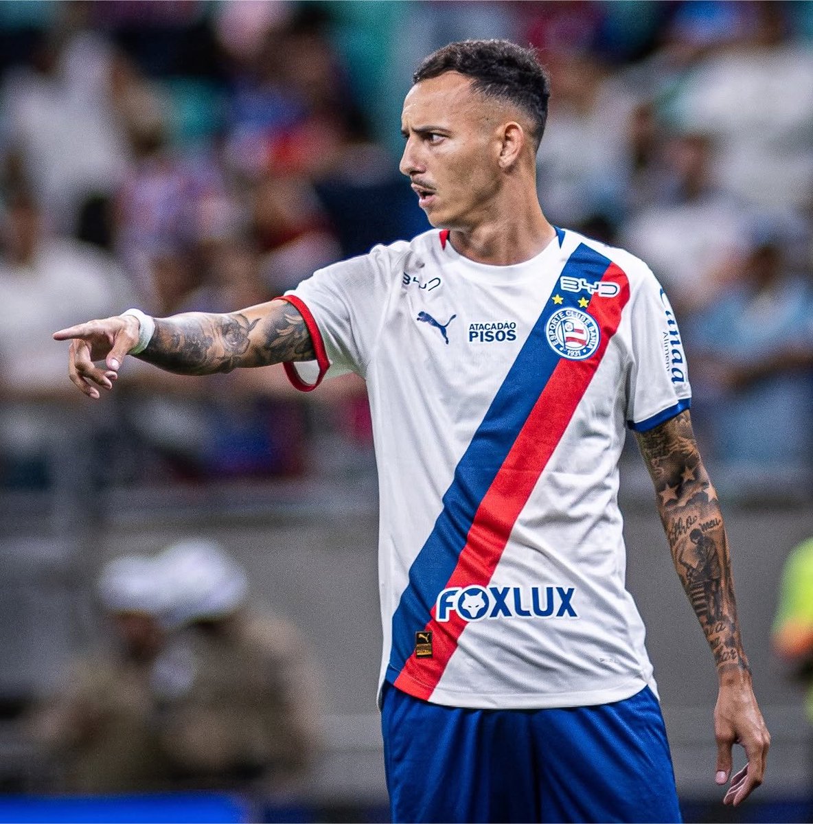 transf_24h's tweet photo. Internacional tem negociação em andamento pelo retorno de Iago Borduchi, do Bahia. 

O lateral-esquerdo de 29 anos não foi relacionado para o último jogo do Bahia no Brasileirão. 

📰| @oysantanaa e @marinhojrPUCO 
📸| Paulinho Santos https://t.co/I7wOX5zzZh