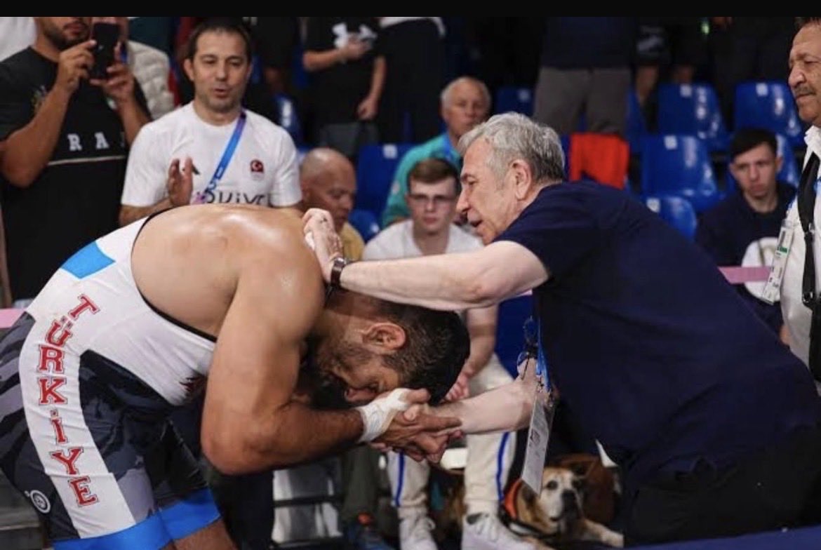 kenannyildirim's tweet photo. Mansur Yavaş’ın ekibi olan ASKİ Spor, fitnenin ve yalanın yuvası hâline gelmiştir. Sporun birleştirici ruhunu kirleterek, itibar suikastı yapmayı alışkanlık edinmiş bir anlayışla hareket etmektedirler. Gerçeklerle değil, algı operasyonlarıyla sonuç almaya çalışan bu zihniyetin Türk sporuna vereceği hiçbir değer yoktur. Spor; iftira, karalama ve provokasyon değil, ahlak, emek ve dürüstlük ister.