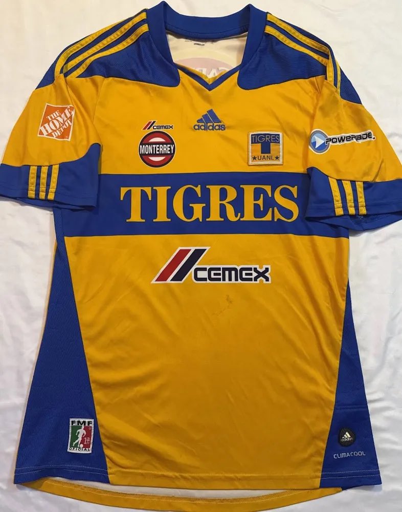 simpleyosoy's tweet photo. @Joseram311085 La más vendida de Tigres: temporada 2011/12 https://t.co/tR3P60Cj9G