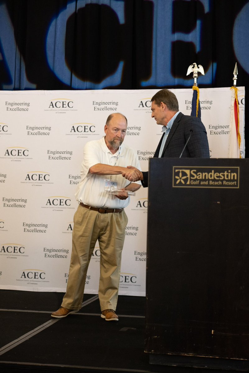 ACECArkansas's tweet photo. Day 1 at the #DeepSouthConference is complete! 🌊

Congratulations to @mlfoster1968 , PE, on concluding his term as ACEC Arkansas President, and to Mike Stengel, PE, on his installation as ACEC Arkansas President. 

#acecarkansas #deepsouth #arkansasengineering https://t.co/NR4F2Ddp1R