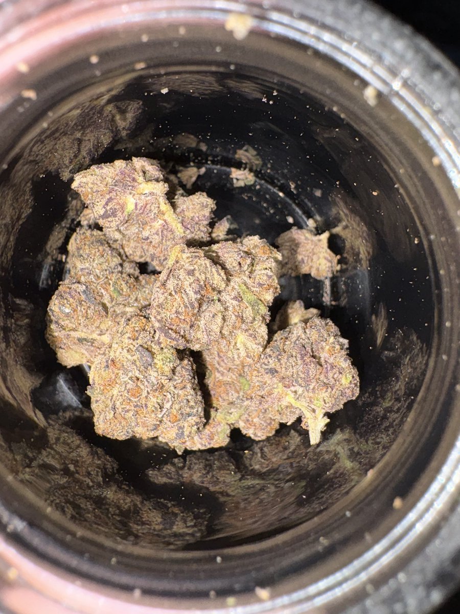 K_Smokz's tweet photo. Thanks for free 8th from @TVNFamily_ 
Smooth smoke 
Great taste 
8/10 https://t.co/j1OB9ooFVf