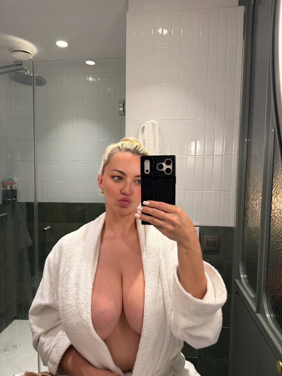 SpeedforceSlut's tweet photo. @FemstudMiriam Not a milf, but could be made into one? https://t.co/VTj29BF98N