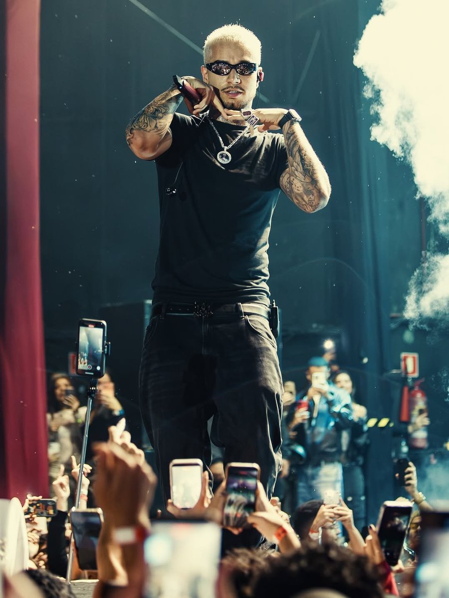 foreverveigh's tweet photo. sensacional esse homem https://t.co/YQOdmLnS7p