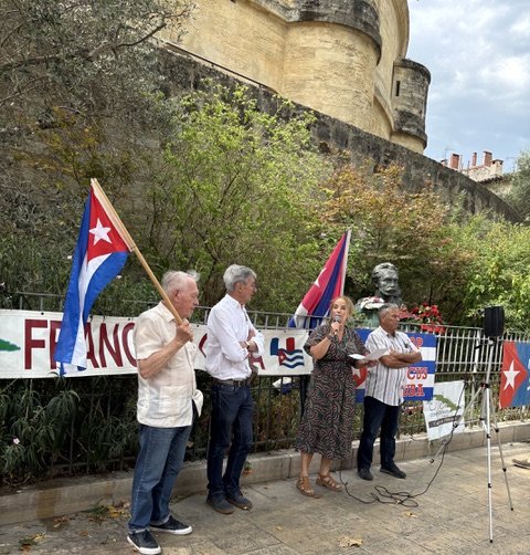 EmbaCubaFrancia's tweet photo. Montpellier et Rennes au rendez-vous de la solidarité avec #Cuba pour le 26 Juillet ♥️🖤.

Beaucoup d'amis se sont mobilisés pour exiger la levée du blocus et défendre la souveraineté du peuple cubain.

La solidarité est une force. ✊🇨🇺

#MiMoncadaEsLaPatria
#TumbaElBloqueo https://t.co/0Bi9E6YBqL