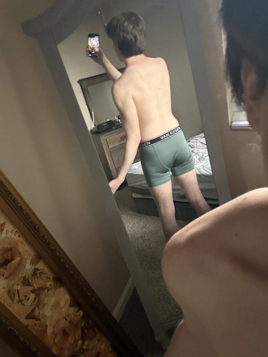 R0manulloa's tweet photo. Ass pics https://t.co/U2goAbVJxz