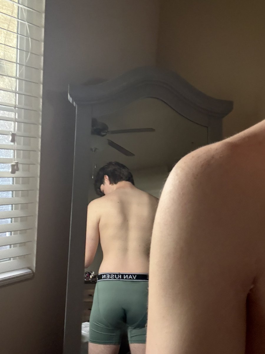 R0manulloa's tweet photo. Ass pics https://t.co/U2goAbVJxz