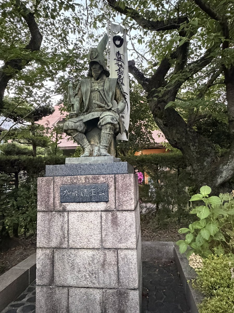 HAUOLI0227's tweet photo. 推し活名古屋妙行寺🌸
推し友さんにも会えて👌
怒涛の２週間...
自分で入れたとは言え休み無し🤣
それでも官兵衛さまに会えて嬉しかった😍
暑い中の演舞やおもてなしをありがとうございました🥰
#熊本城おもてなし武将隊 ⚔️
#正悦山妙行寺 
#黒田官兵衛  さま💜
#加藤清正　さま🖤
#南条元宅  さま❤️ https://t.co/ZQSQCR81F3
